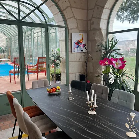 Pansiyon Chateau De La Thibaudiere - De Madame De Savary *